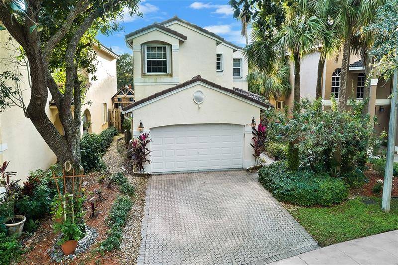 9828 Fairway Cove Ln,  Plantation,  FL 33324