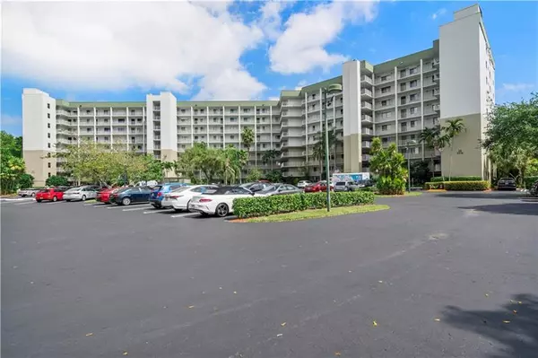 2334 S Cypress Bend Dr  #810, Pompano Beach, FL 33069