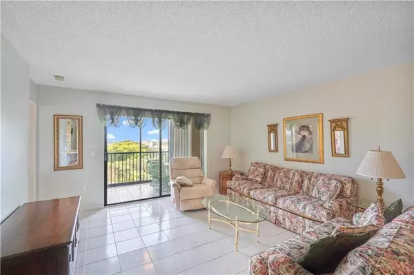 Pompano Beach, FL 33069,2334 S Cypress Bend Dr  #810