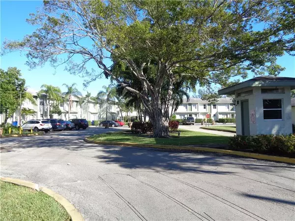 Deerfield Beach, FL 33064,859 Crystal Lake Dr  #859