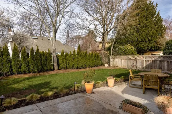 Oak Bay, BC V8S 5C9,780 Newport Ave