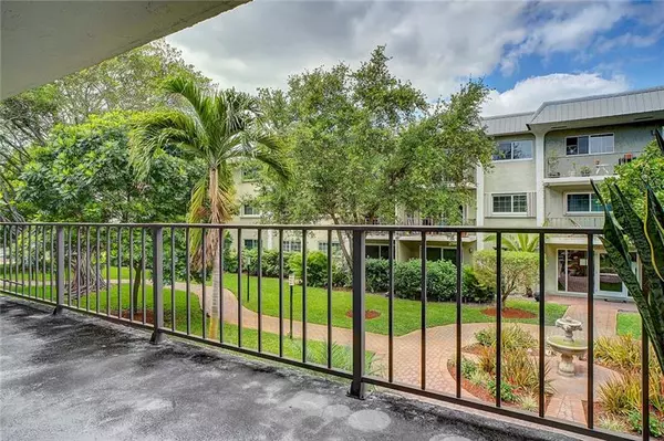 Wilton Manors, FL 33334,3002 NE 5th Ter  #213-B