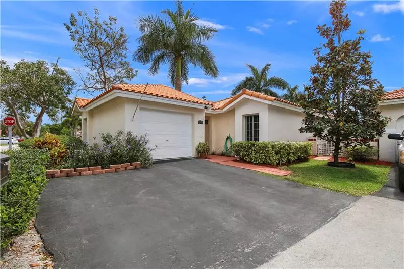 1249 Seagrape Cir, Weston, FL 33326