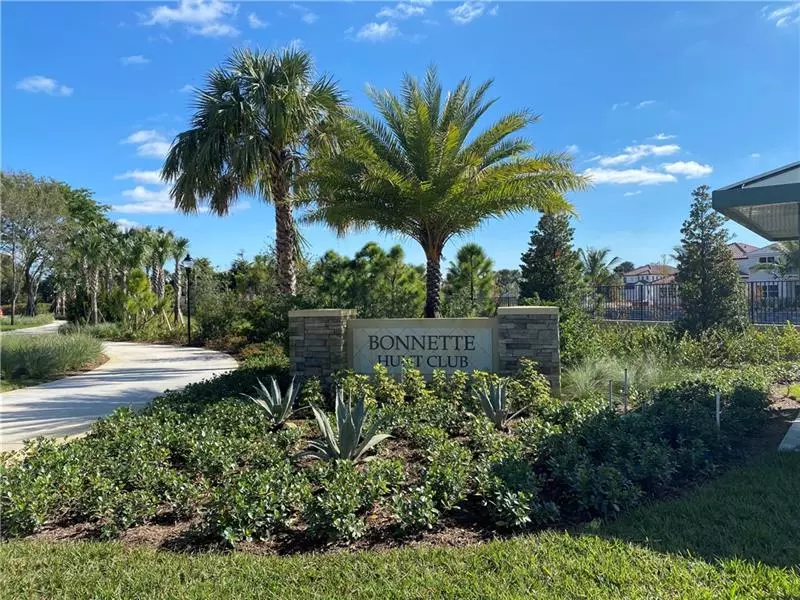 105 Bonnette Hunt Club Ln, Palm Beach Gardens, FL 33418