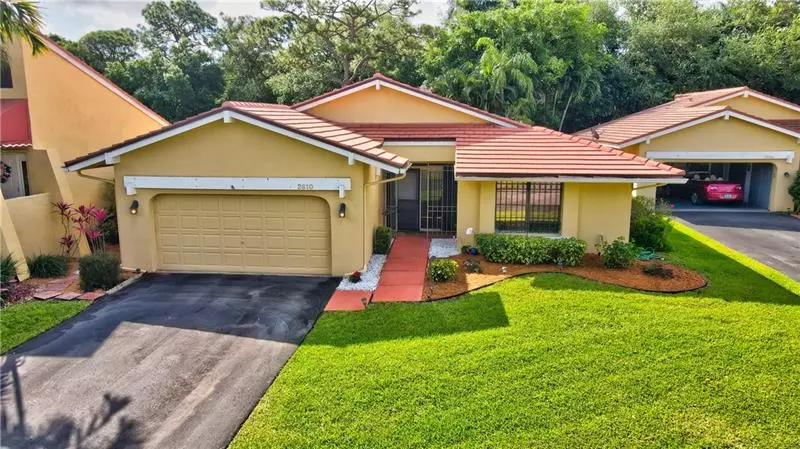 2810 Kelly Brooke Ln, Deerfield Beach, FL 33442