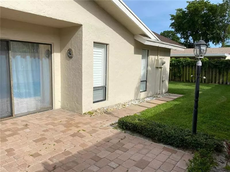 2382 NW 30th St, Boca Raton, FL 33431