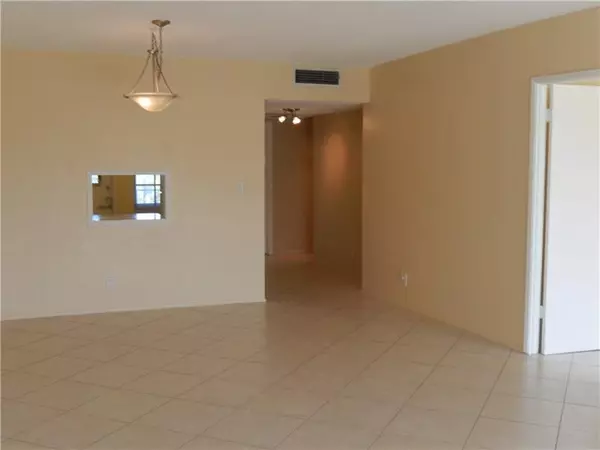 Pompano Beach, FL 33069,3150 N Palm Aire Dr  #406