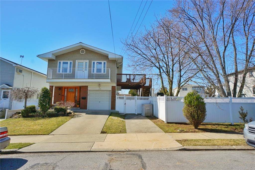 Staten  Island, NY 10306,210 Spratt AVE