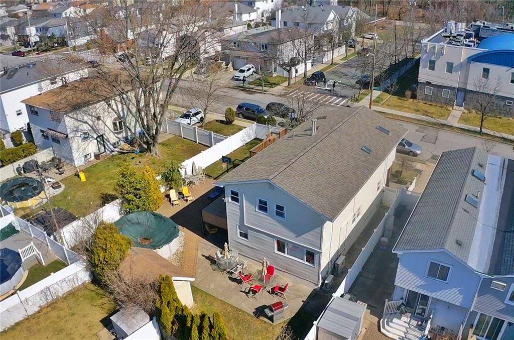 Staten  Island, NY 10306,210 Spratt AVE
