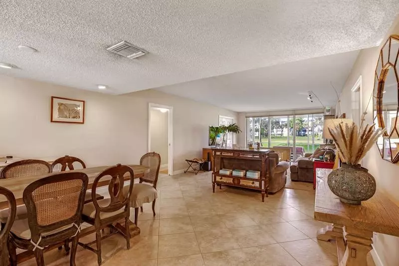 Pompano Beach, FL 33069,907 Cypress Terrace  #104