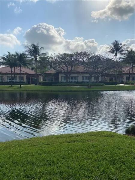 Weston, FL 33331,16110 Emerald Estates Dr  #v-4