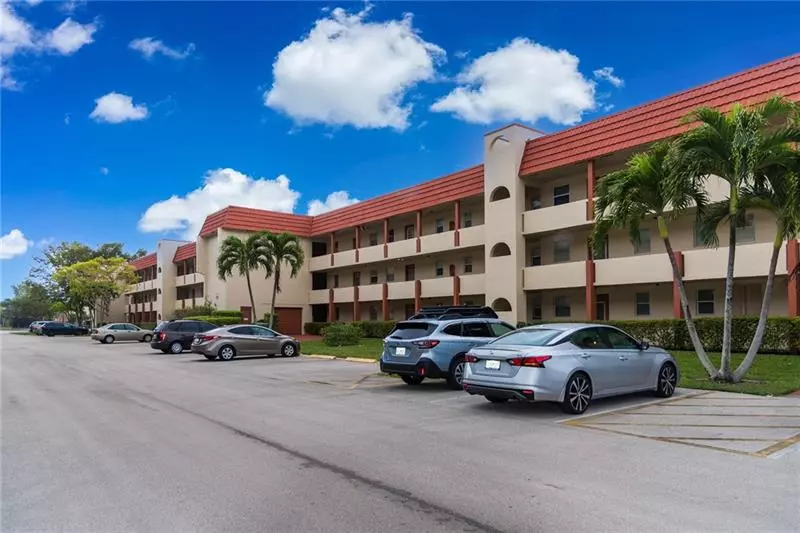 Sunrise, FL 33322,2850 W Sunrise Lakes Dr  #101