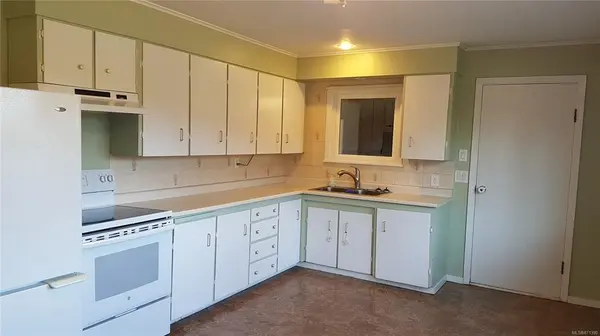 7676 Bell Rd, Port Alberni, BC V9Y 9E6