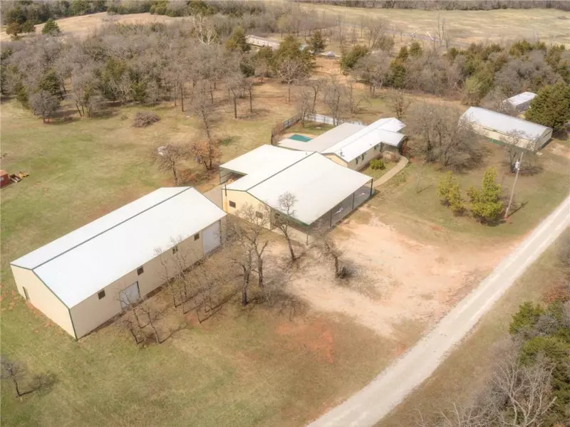 10903 E Lone Chimney Road, Glencoe, OK 74032