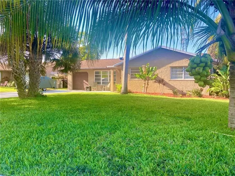 5121 Pine Tree Dr, Delray Beach, FL 33484