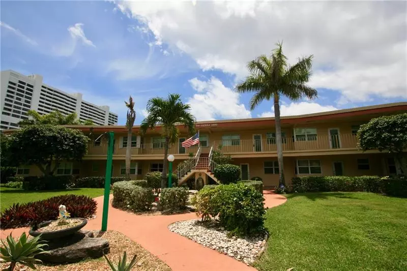 Boca Raton, FL 33432,930 Osceola Dr  #2