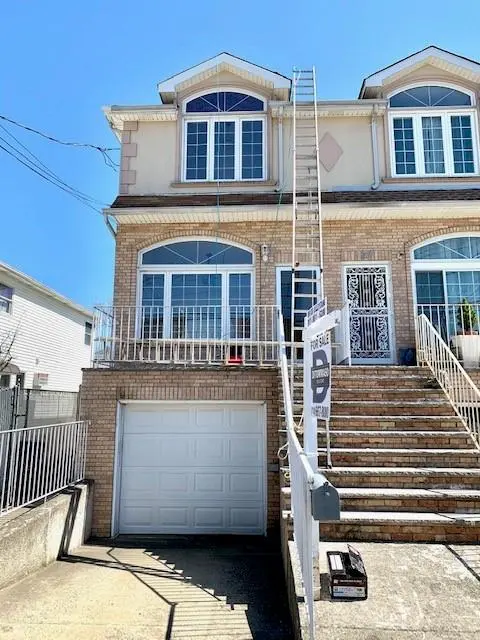 82 Finley AVE, Staten  Island, NY 10306