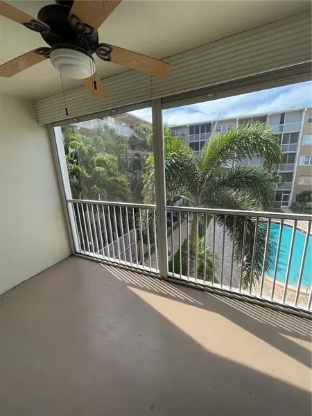 Lauderdale By The Sea, FL 33308,4117 Bougainvilla Dr  #314