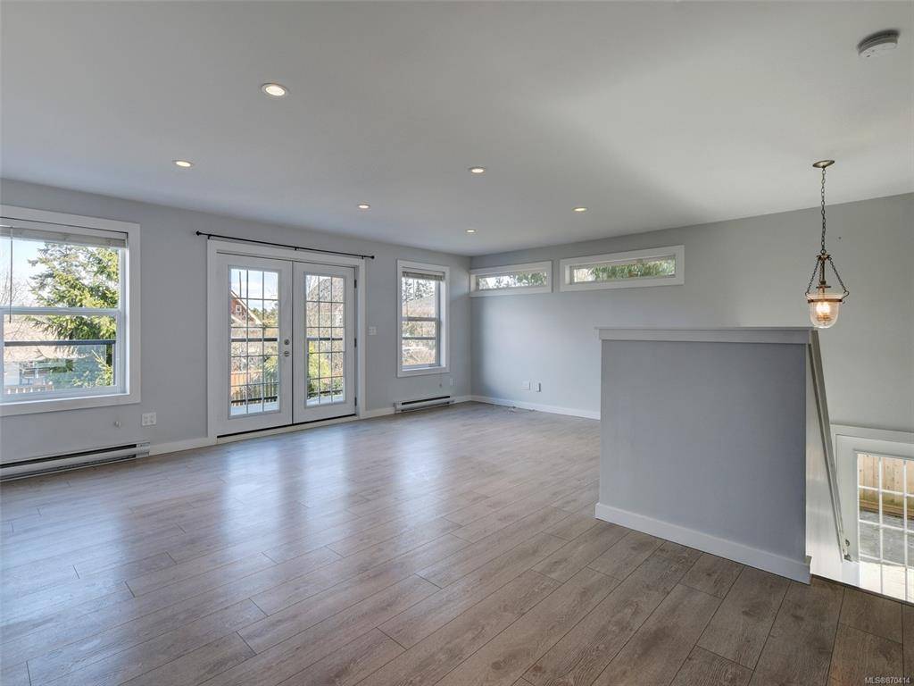 Saanich, BC V9A 1K4,370 Obed Ave