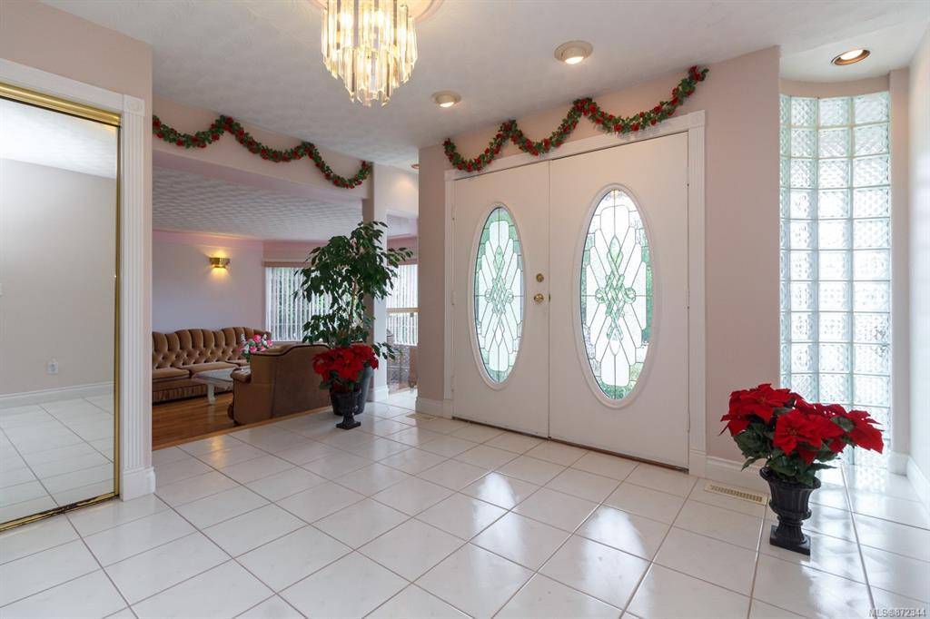 Saanich, BC V8N 6K4,1851 El Sereno Dr