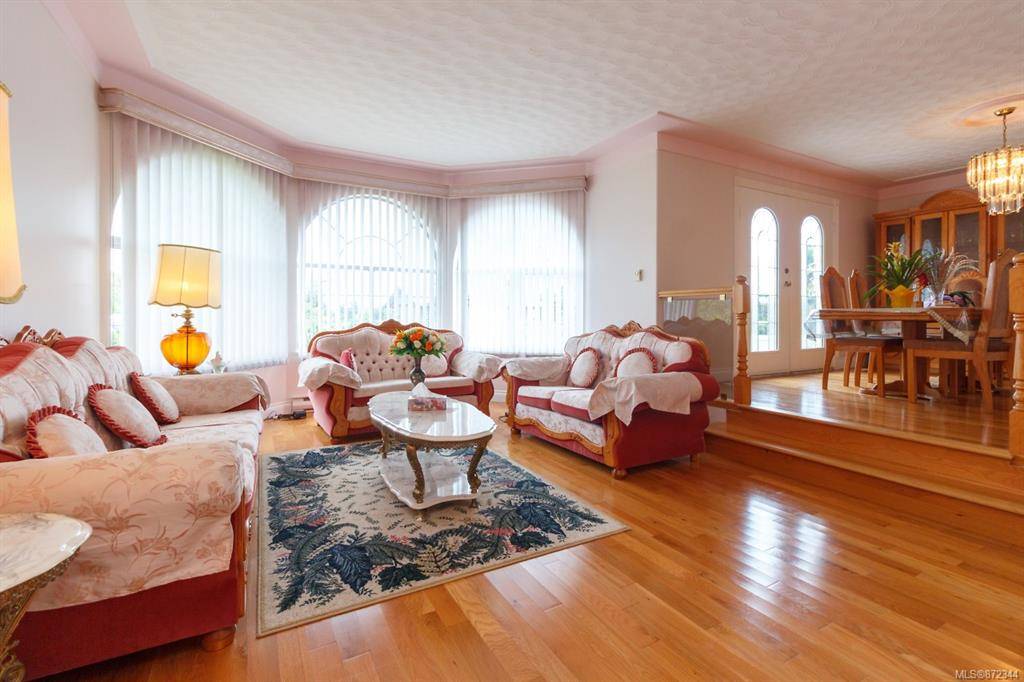 Saanich, BC V8N 6K4,1851 El Sereno Dr