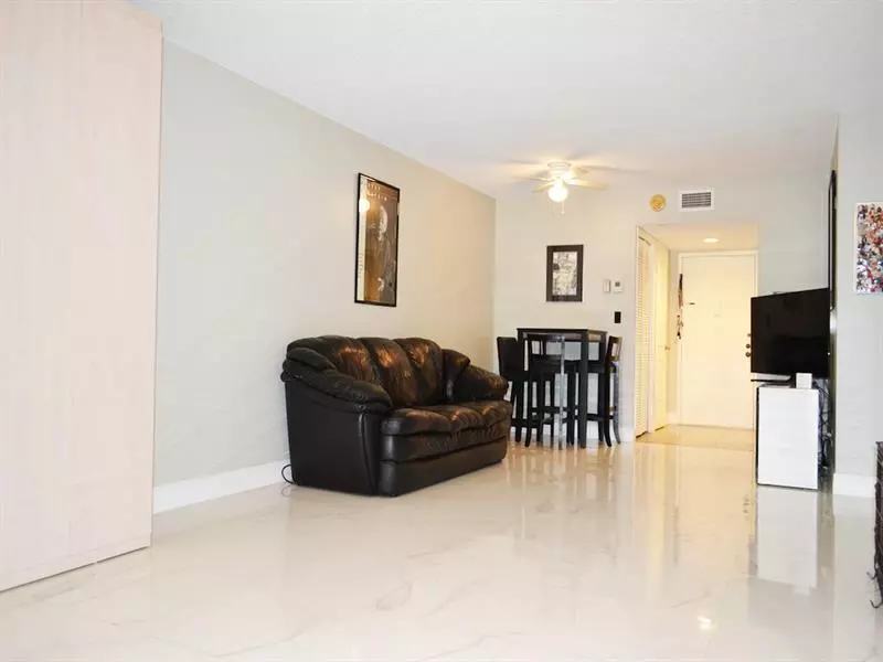 16325 Golf Club Rd  #108, Weston, FL 33326