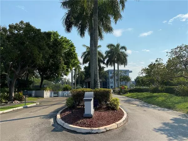 Oakland Park, FL 33309,101 Royal Park Dr  #3F