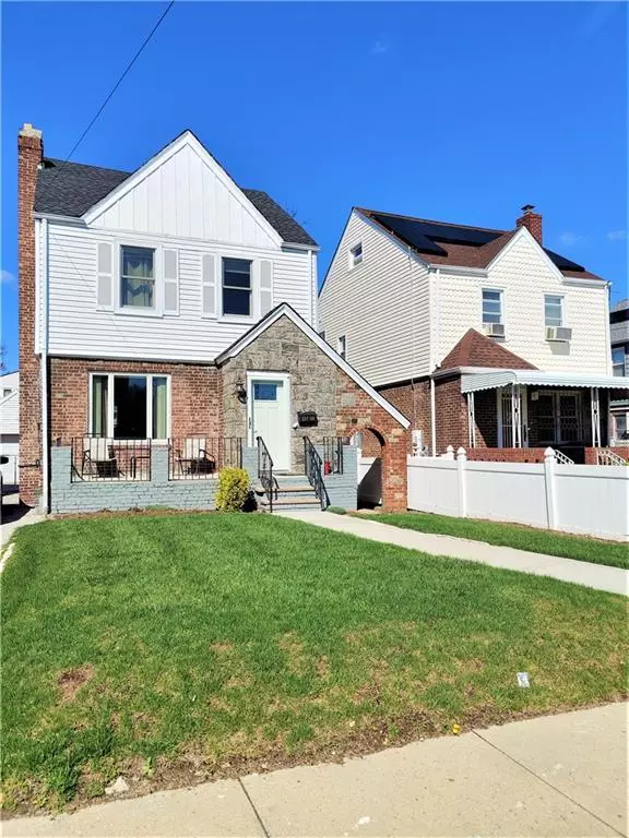 22705 130 AVE, Laurelton, NY 11413