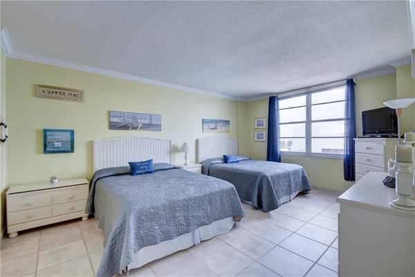 Hollywood, FL 33019,3725 S Ocean Dr  #1421