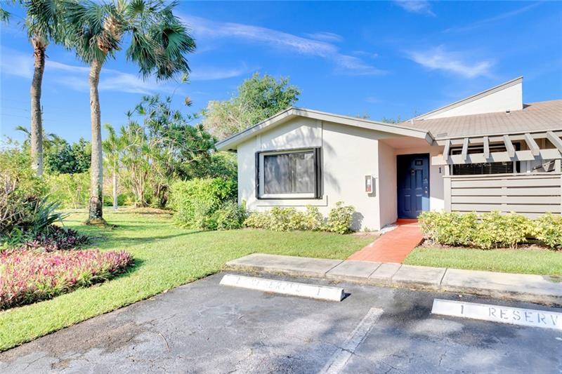 Weston, FL 33326,459 Lakeview Dr  #1