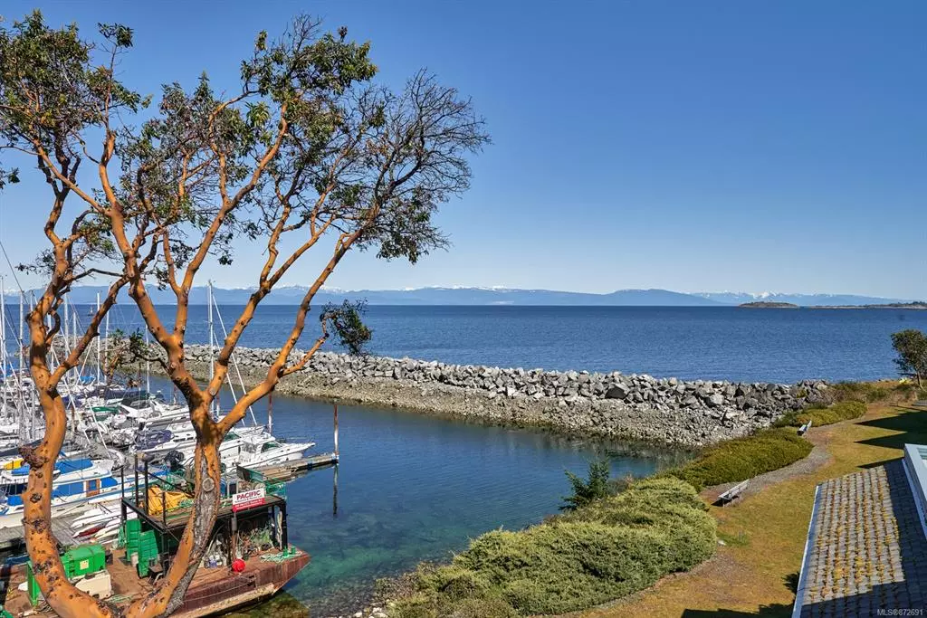 Nanoose Bay, BC V9P 9K1,3555 Outrigger Rd #302