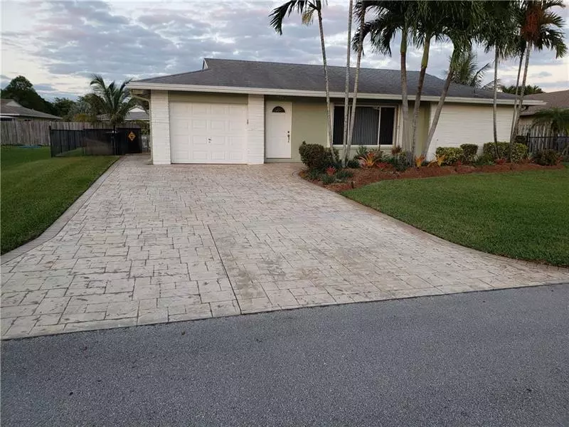 9207 NW 67th St, Tamarac, FL 33321