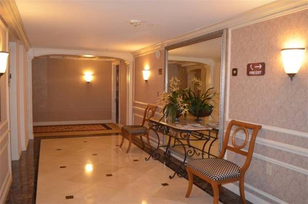 Bal Harbour, FL 33154,9801 Collins Ave  #19P