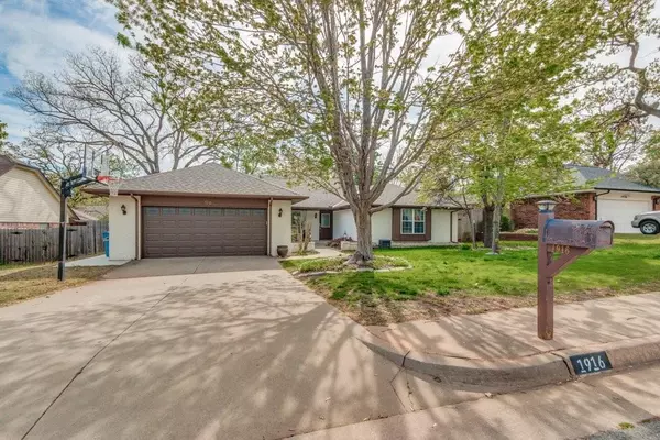 1916 Singingwood Road, Edmond, OK 73013