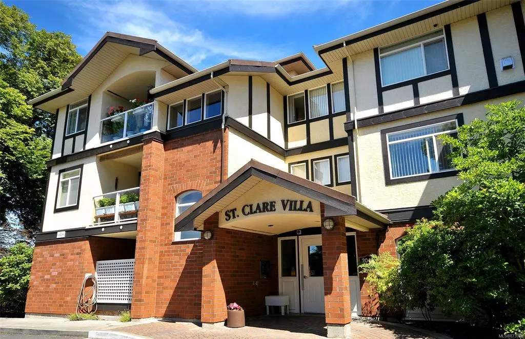 Oak Bay, BC V8R 2M5,2045 Carrick St #307