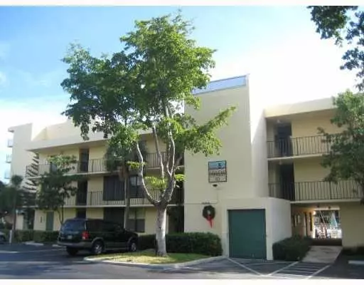 10 Royal Palm Way  #201, Boca Raton, FL 33432