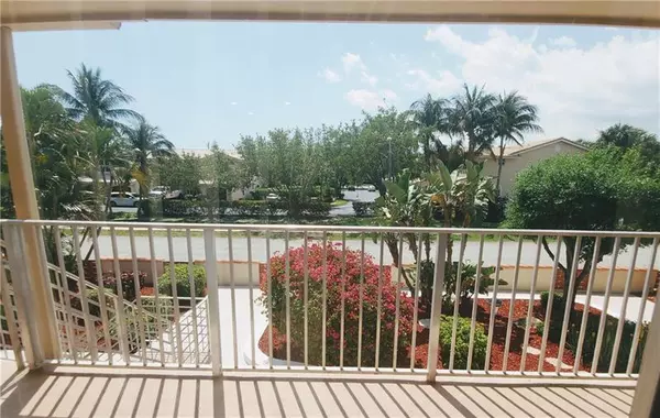 371 SW 8th St  #2E, Boca Raton, FL 33432