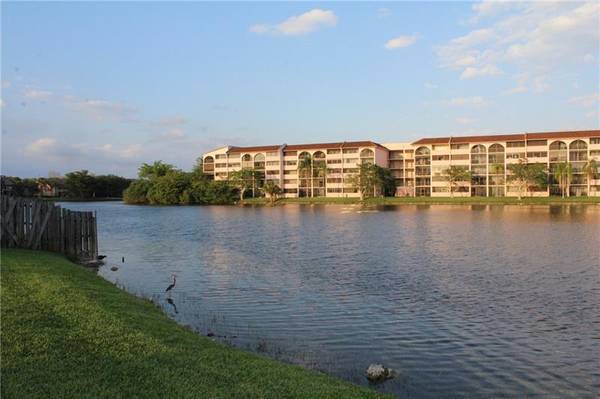 10013 Winding Lake Rd  #203,  Sunrise,  FL 33351