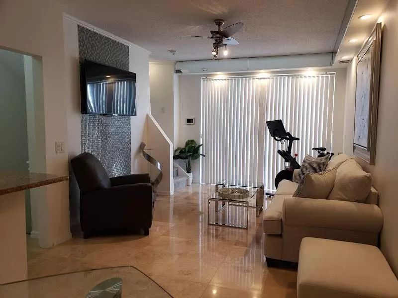 2107 SE 10th Ave  #830, Fort Lauderdale, FL 33316