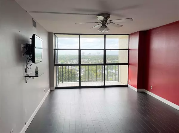 Hallandale Beach, FL 33009,600 Parkview Dr  #1023