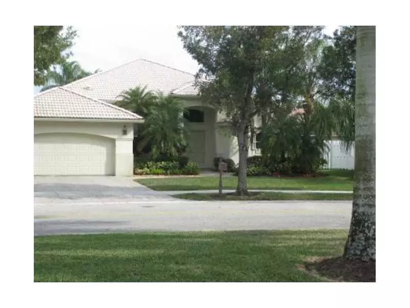 648 LAKE BL, Weston, FL 33326