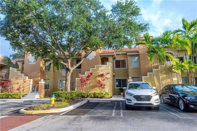 7900 NW 6th St  #202, Pembroke Pines, FL 33024