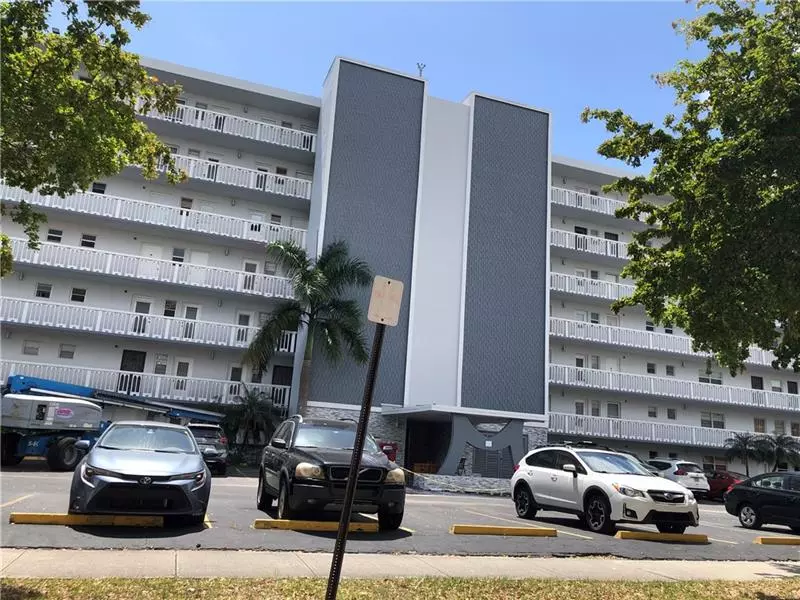 320 NE 12th Ave  #208, Hallandale Beach, FL 33009