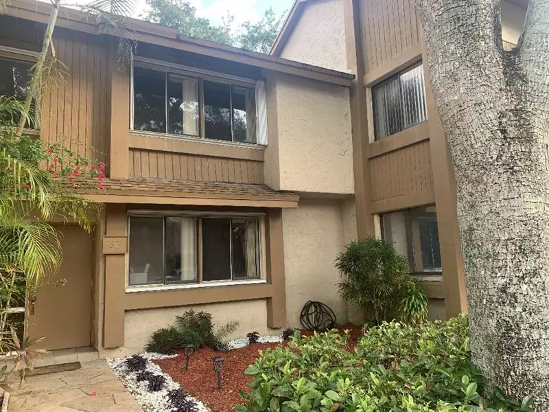 38 Wimbledon Lake Drive  #218, Plantation, FL 33324