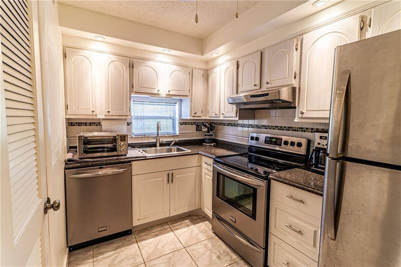 9811 N Hollybrook Lake Dr  #306, Pembroke Pines, FL 33025
