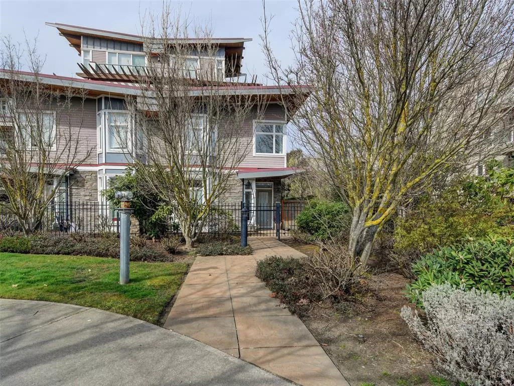 Victoria, BC V8T 2C2,1510 Hillside Ave #102