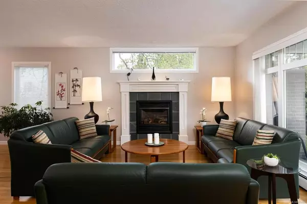 Oak Bay, BC V8P 2B2,2020 Frederick Norris Pl