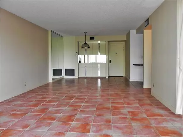 Hollywood, FL 33021,4350 Hillcrest Dr  #615