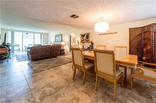 Pompano Beach, FL 33069,555 Oaks Ln  #109