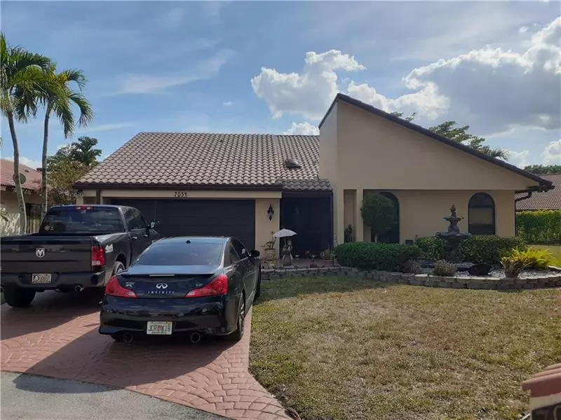 7054 Golf Pointe Cir, Tamarac, FL 33321